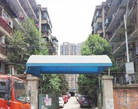 【机车厂宿舍119-2-9**】德国威能明装暖气片安装施工