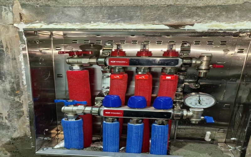 【通鑫苑】德国威能暗装暖气片安装施工