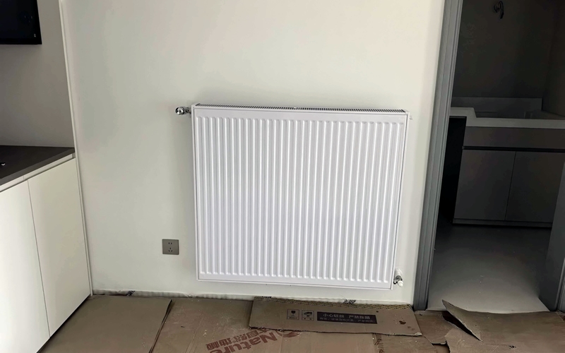【绿地紫瑞里2-6----】德国威能暗装暖气片安装施工